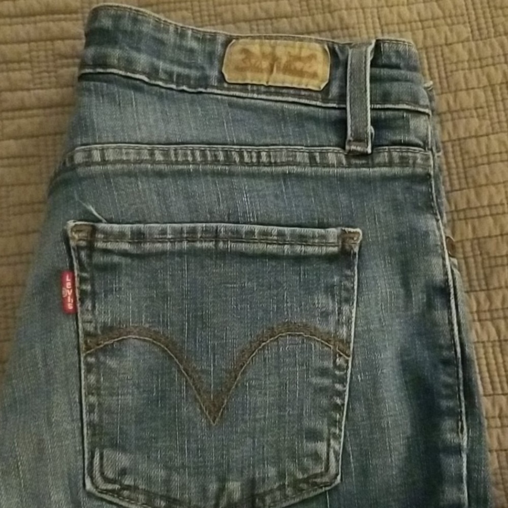 Levi's - Picture 2 of 5